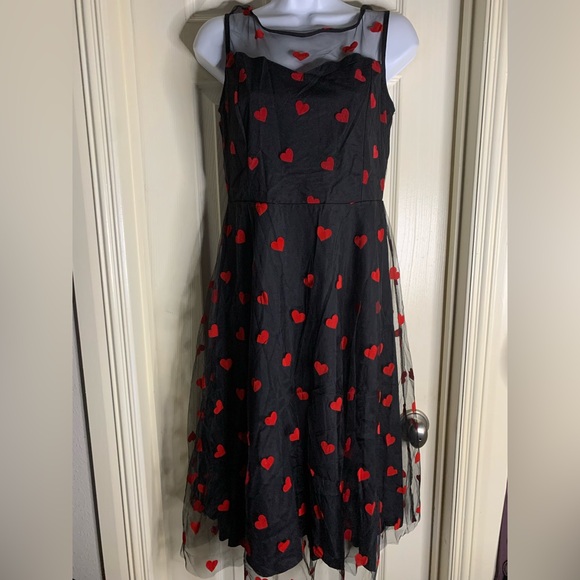 Elegant Black and Red Heart Dress - Picture 4 of 9